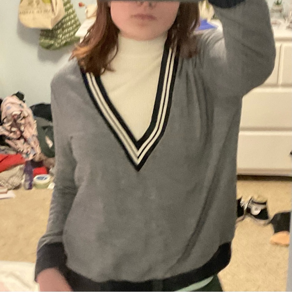 STYLUS navy and white university v neck sweater